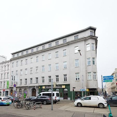 Beautiful Restored - Close To Metro - II Wina Bagian luar foto