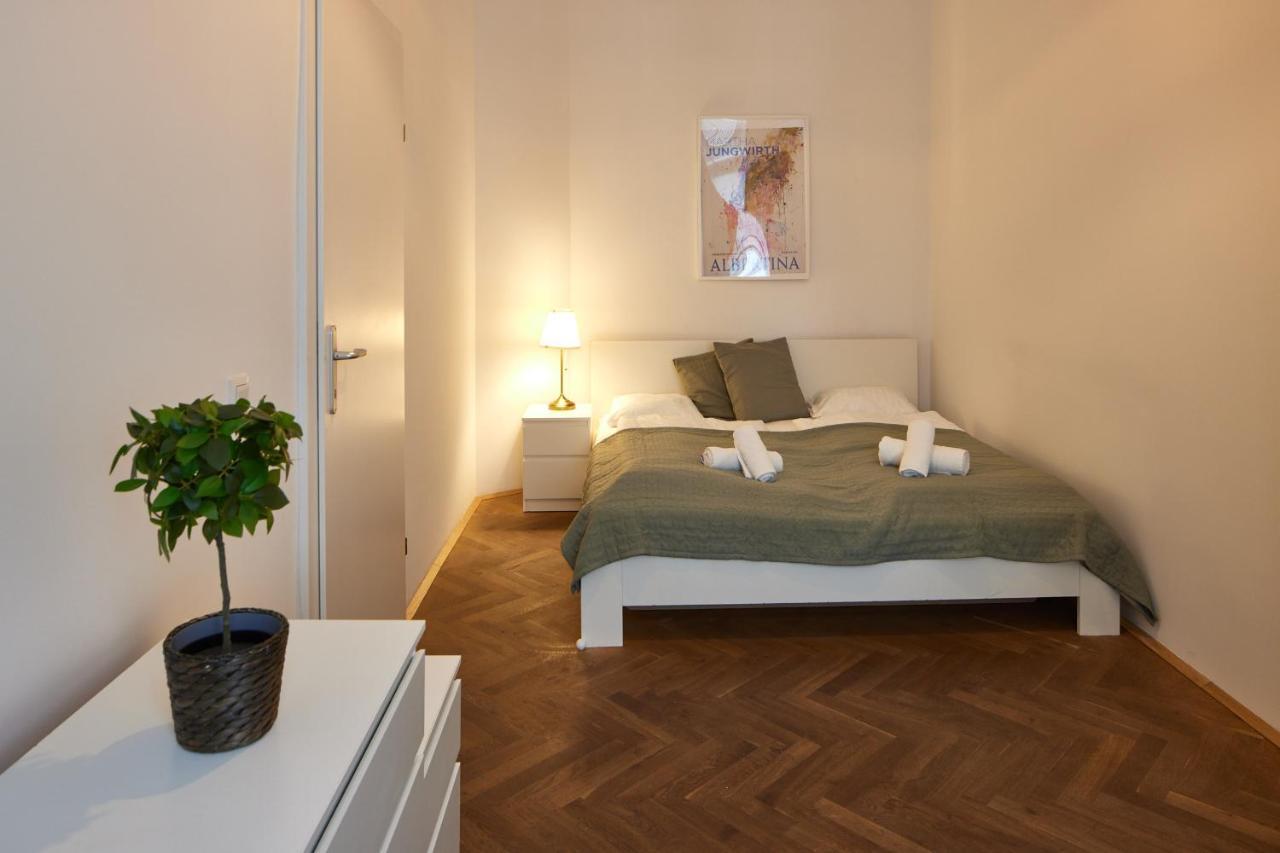 Beautiful Restored - Close To Metro - II Wina Bagian luar foto