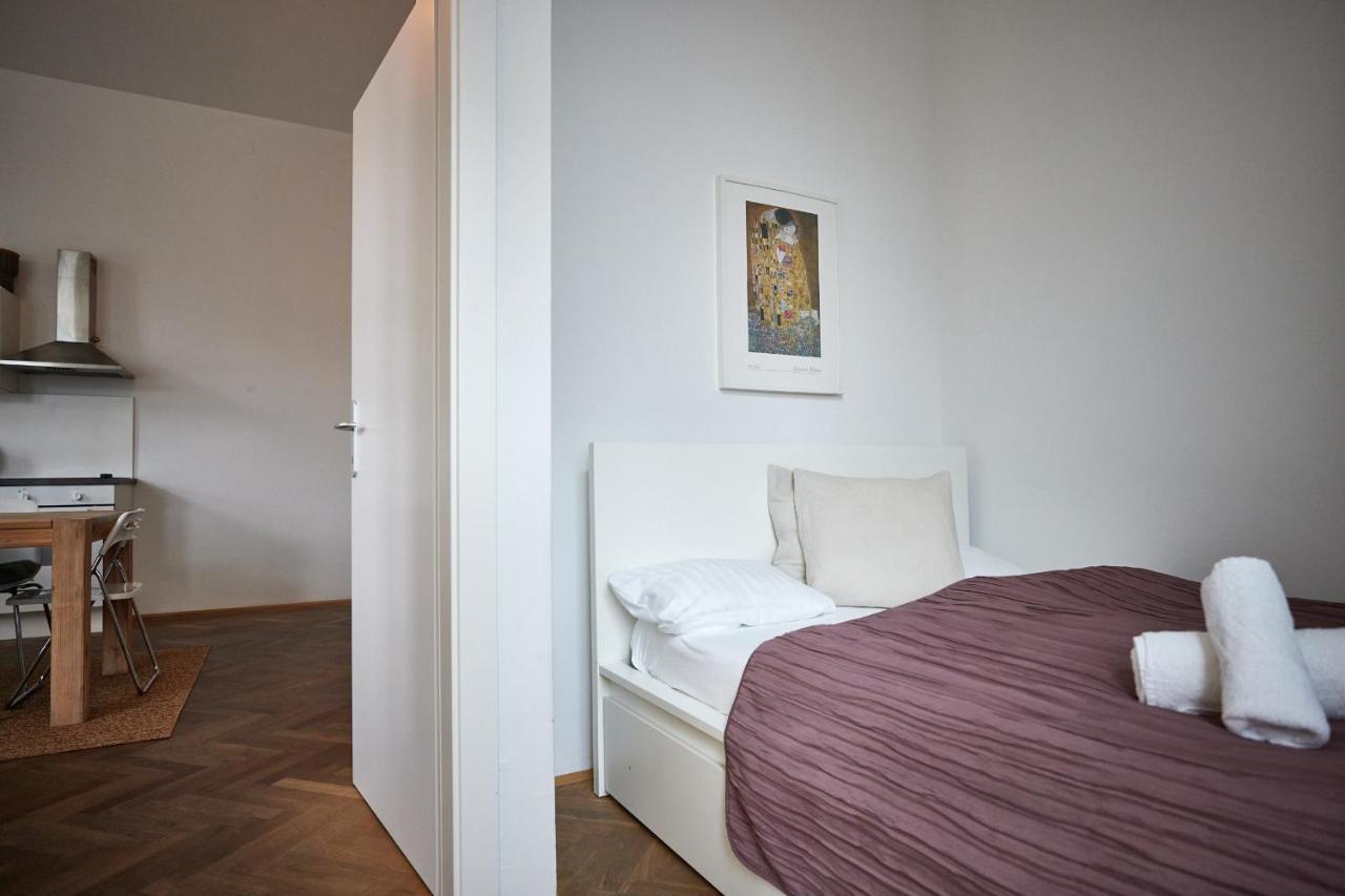 Beautiful Restored - Close To Metro - II Wina Bagian luar foto