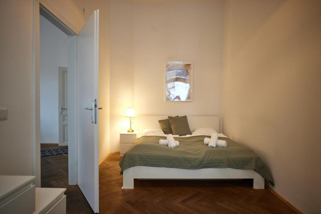 Beautiful Restored - Close To Metro - II Wina Bagian luar foto