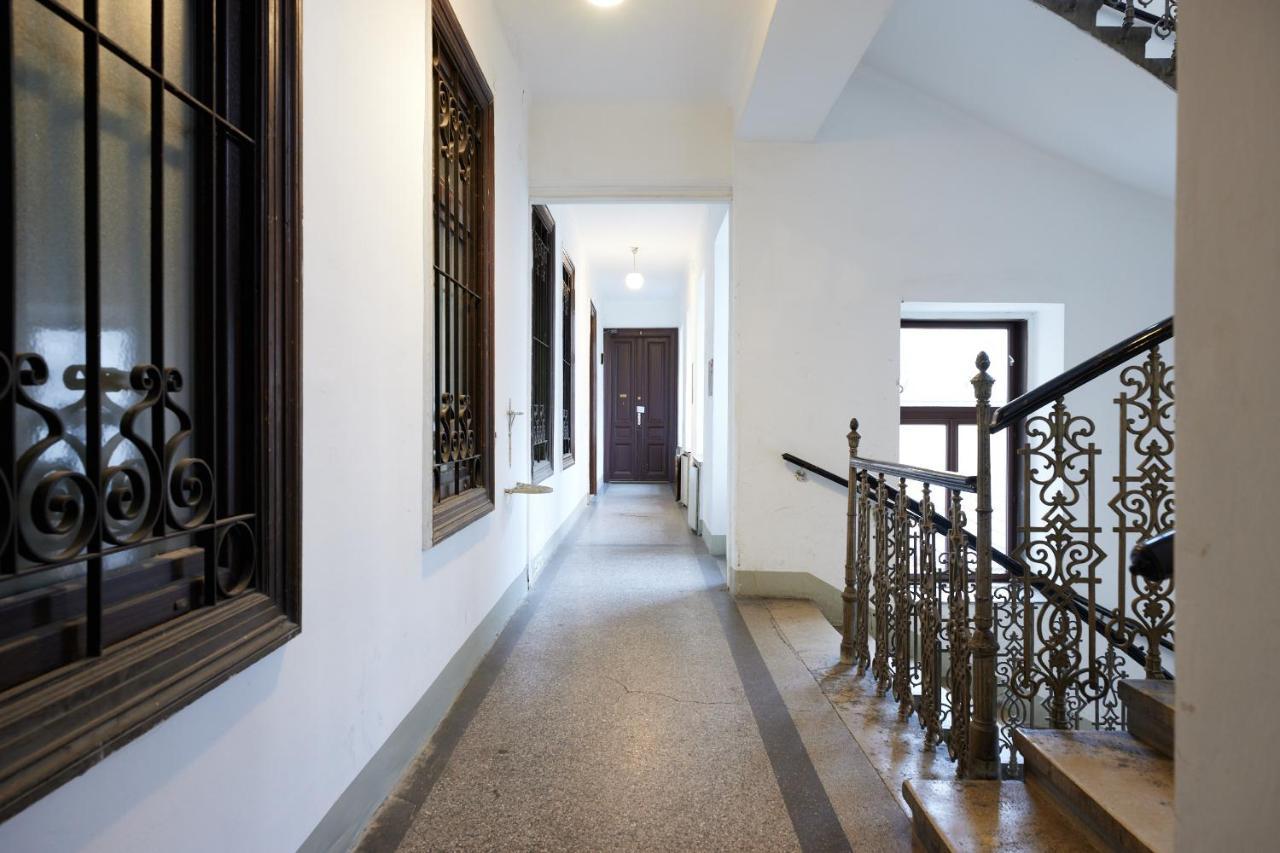 Beautiful Restored - Close To Metro - II Wina Bagian luar foto