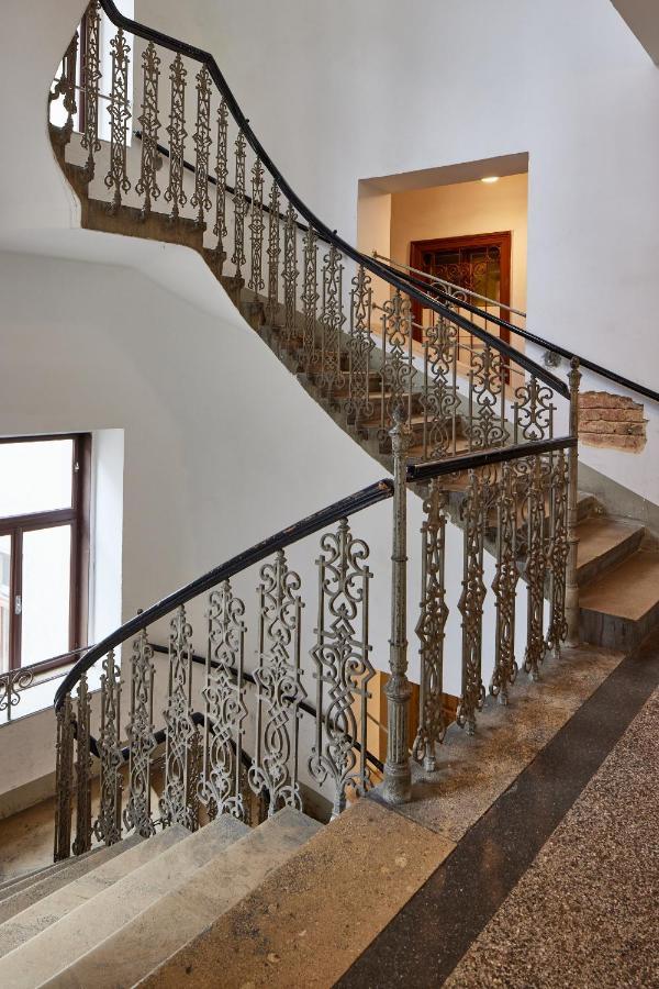 Beautiful Restored - Close To Metro - II Wina Bagian luar foto