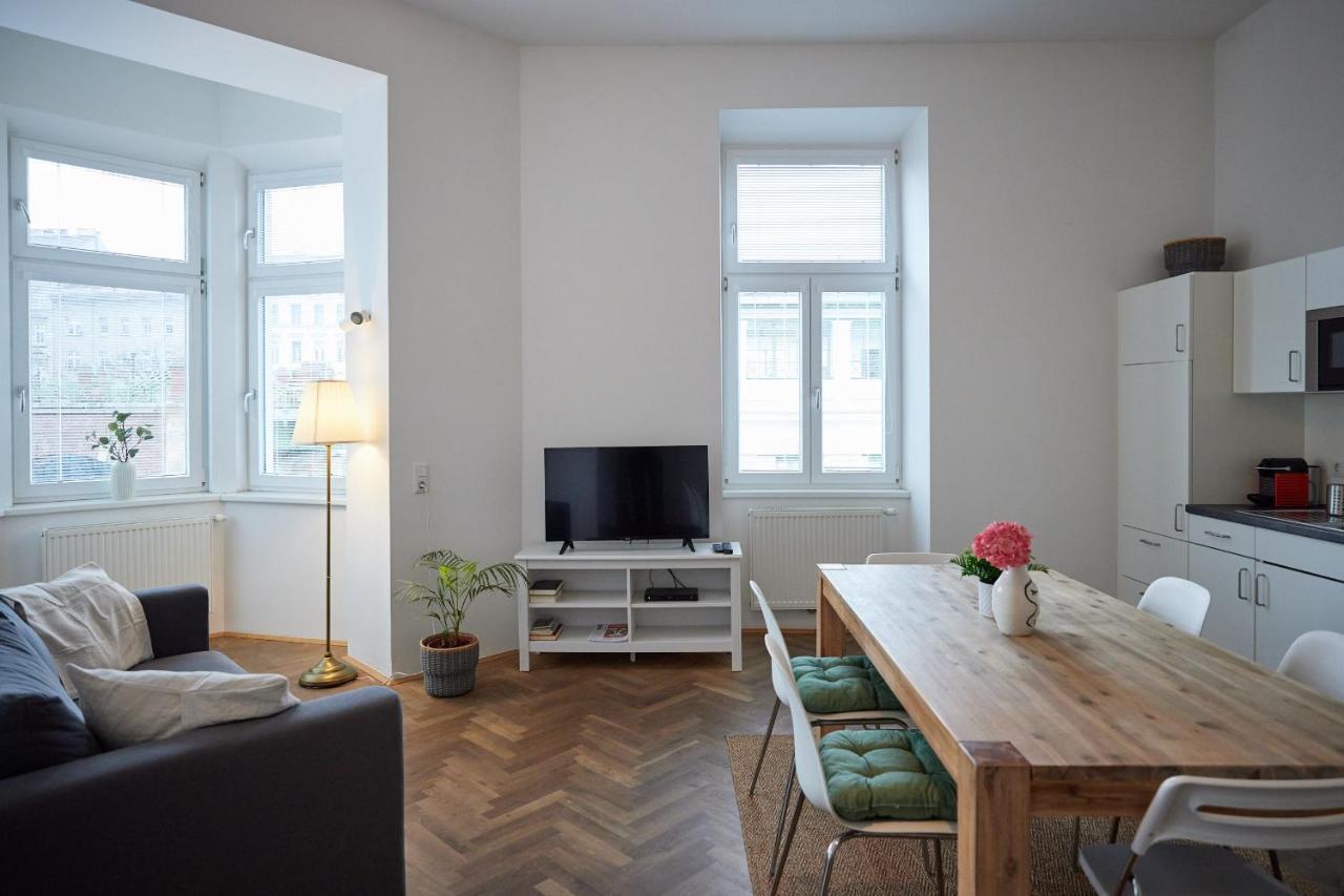 Beautiful Restored - Close To Metro - II Wina Bagian luar foto