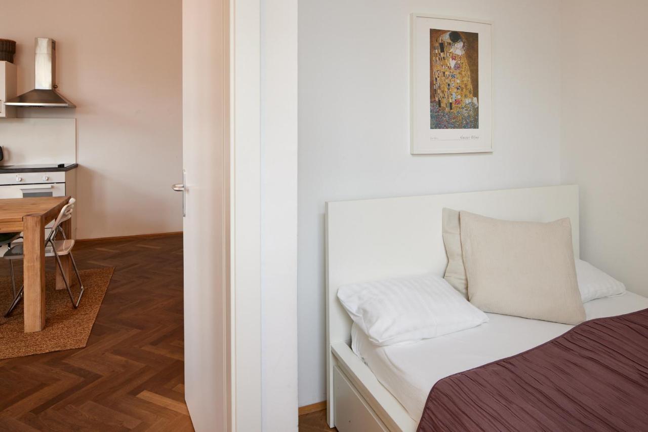 Beautiful Restored - Close To Metro - II Wina Bagian luar foto