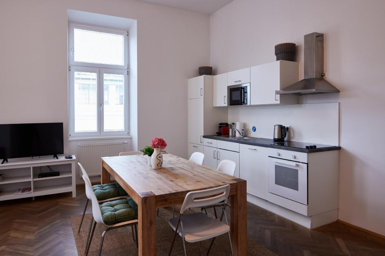 Beautiful Restored - Close To Metro - II Wina Bagian luar foto