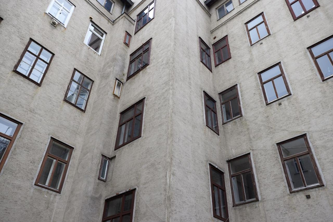 Beautiful Restored - Close To Metro - II Wina Bagian luar foto