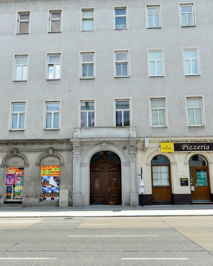 Beautiful Restored - Close To Metro - II Wina Bagian luar foto